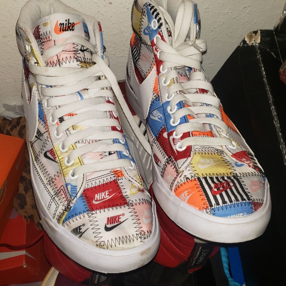 nikes - Picture 2 of 5